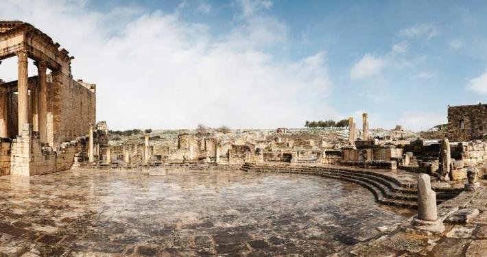Panteón. Ruinas de la ciudad romana de Dougga (Túnez), nevada